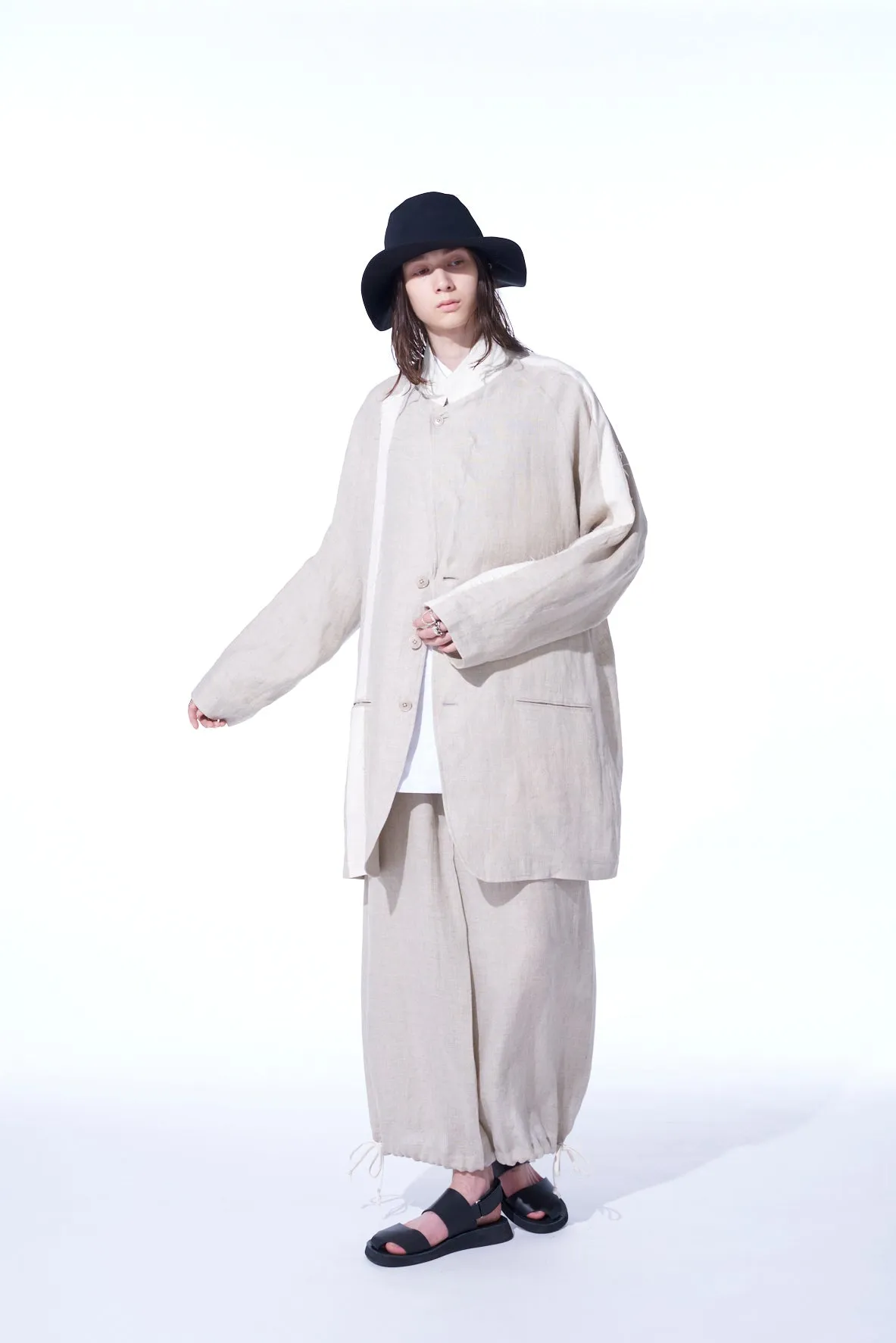 LINEN GAUZE DUAL FABRIC OVERSIZED RAGLAN SLEEVED JACKET WITH CUT-OUT DESIGN