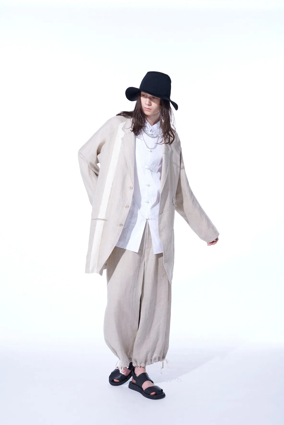 LINEN GAUZE DUAL FABRIC OVERSIZED RAGLAN SLEEVED JACKET WITH CUT-OUT DESIGN